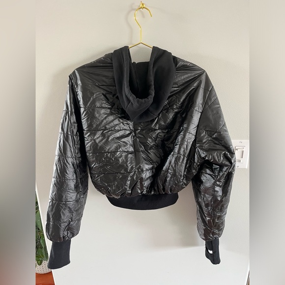 Poster girl black cropped puffer with hood. Light weight and looks great! Size M - Picture 2 of 3